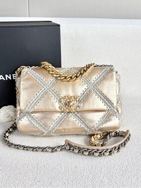 Chanel | 19 Bag Small Gold Leather | Excellent Condition  | Microchip